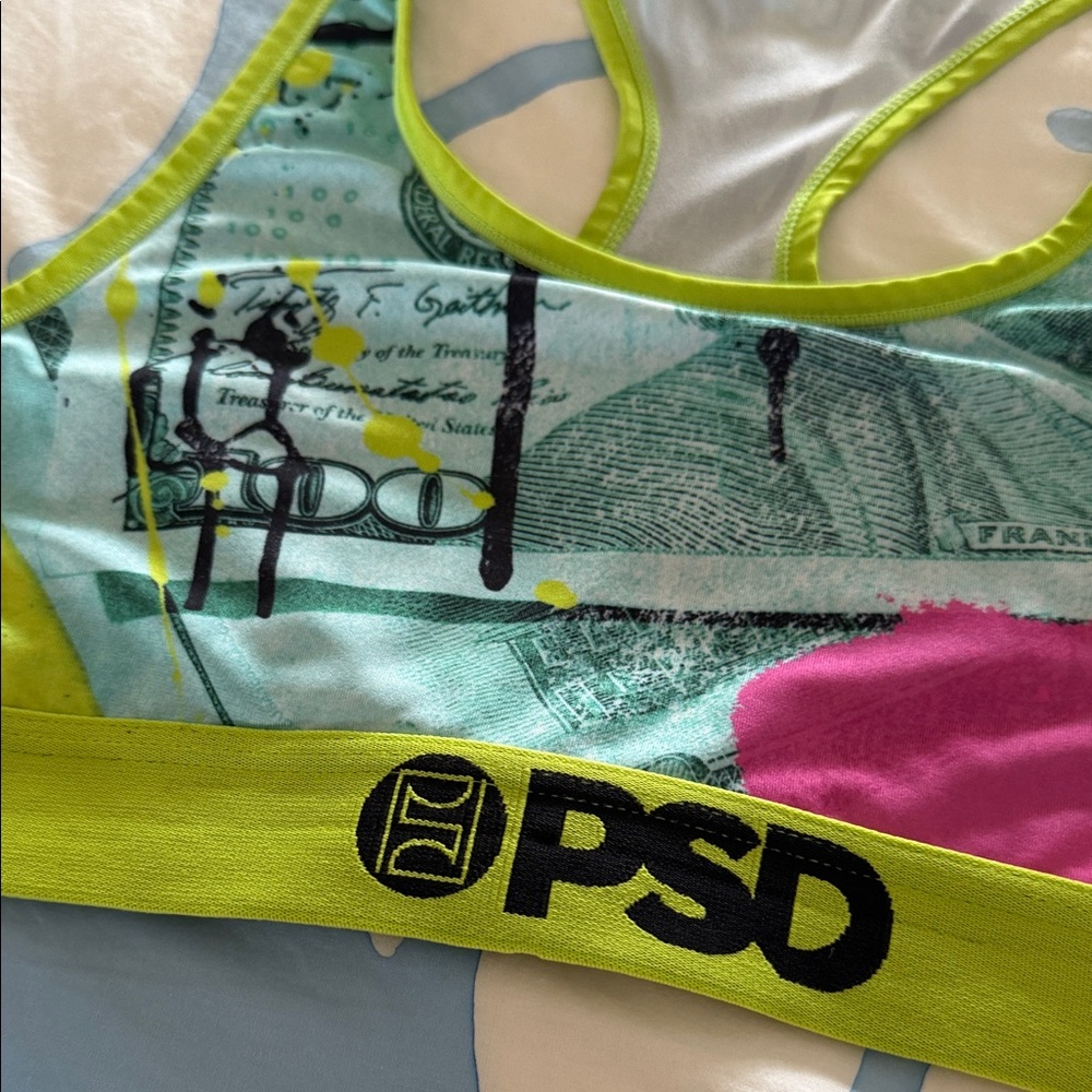 PSD Sports Bra 💴 💰 🎄 - Picture 2 of 4
